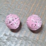 Kraal roze met zilveren versiering 12mm