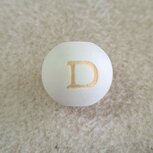 Houten letterkraal D rond 14mm