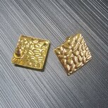 RVS oorstekers gehamerd met oogje goud