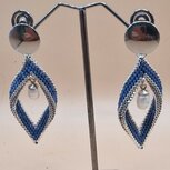 Handgemaakte oorhangers druppel zilver met blauw