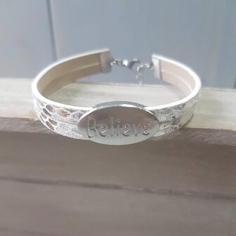 Leerkoord armband met schuifkraal zilver