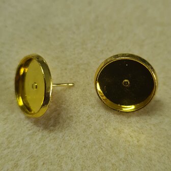 Oorstekers met kastje goudplated