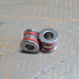 Metalen kraal groot gat rood/oranje rubber