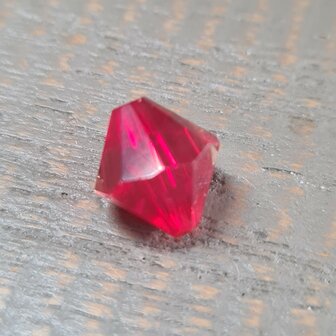 Konische glaskraal rood 11x10mm