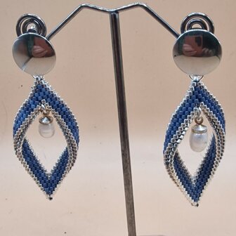 Handgemaakte oorhangers druppel zilver met blauw