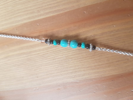 Silver plated armbandje met turquoise en zwarte kraaltjes