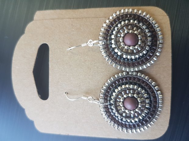 bruine oorhangers