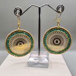 Handgemaakte oorhanger rond goud smaragdgroen Handgemaakte oorhanger rond goud smaragdgroen